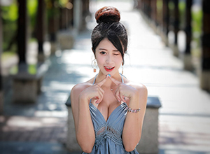 Dân mạng phát sốt với thân hình nóng bỏng của "hot girl phụ hồ"